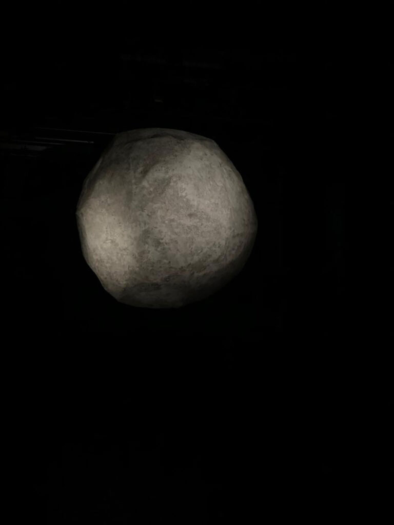mond auf erden rauminstallation für alle sinne vordiplom 2019